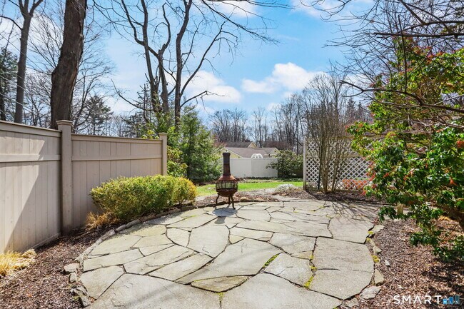 Building Photo - 410 Wilton Rd W