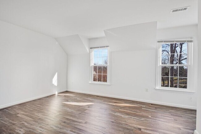 Building Photo - 655 Lancaster St