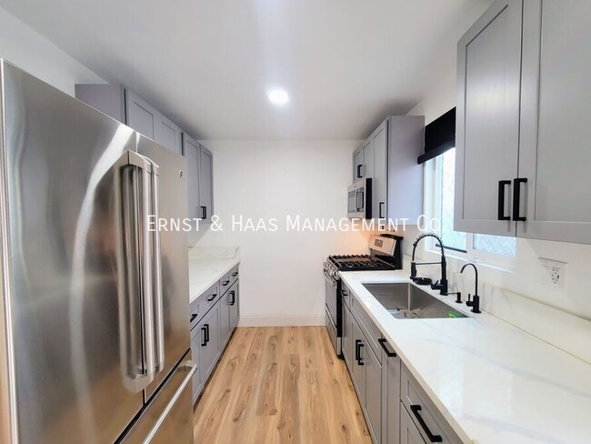 Building Photo - Beautifully Remodeled 2 Story Townhome wit...