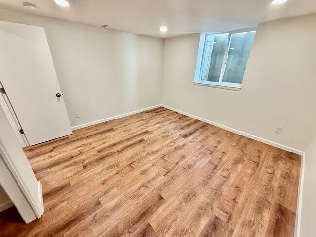 Building Photo - Spacious, Remodeled 5bd/3bath Cherry Park Home with Large Fenced Garden and Finished Basement