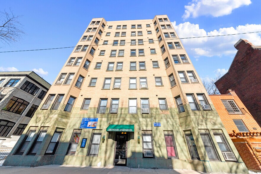 Building Photo - 556 W Arlington Pl