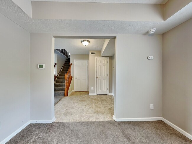 Building Photo - 10121 Pendula Dr
