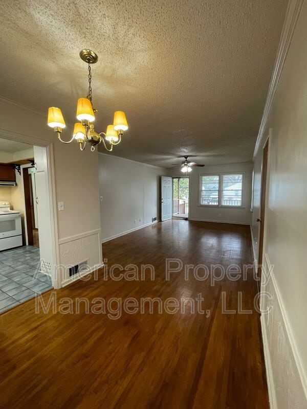 Building Photo - 2505 S Quebec Ave