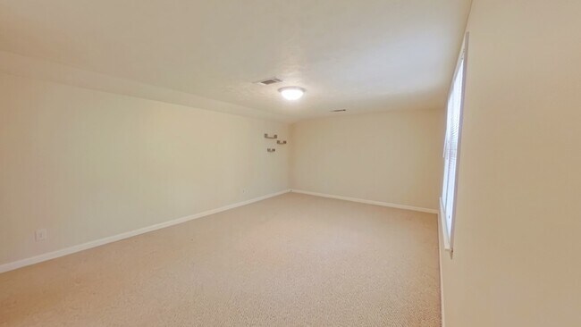 Building Photo - 3314 Jura Dr
