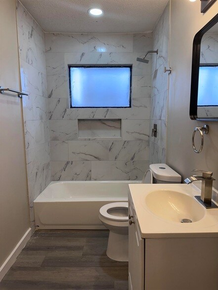 Building Photo - 3736 Donna Dr