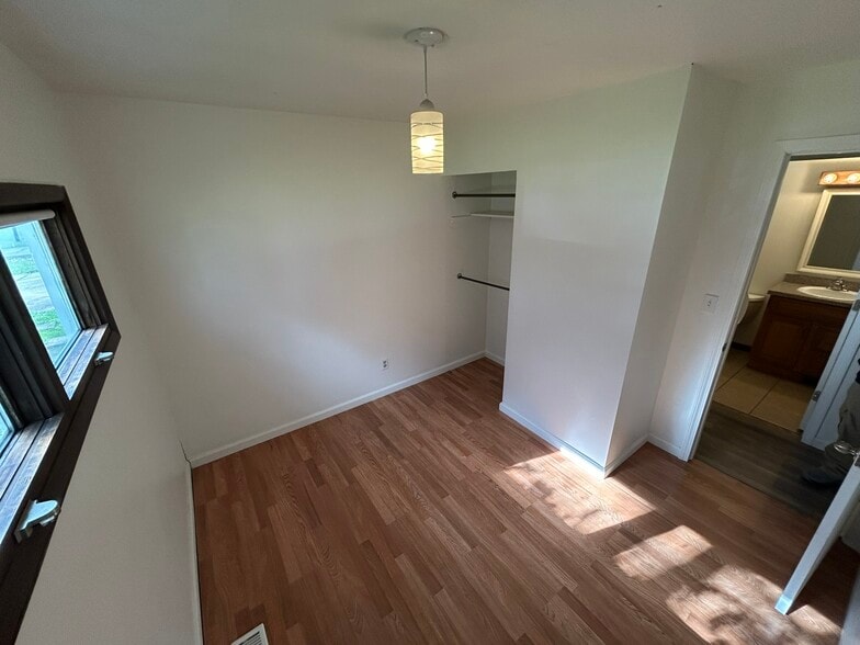 Berdroom 3 - 1882 Paul Dr