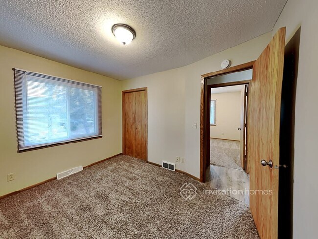 Building Photo - 3720 Roseberry Pl