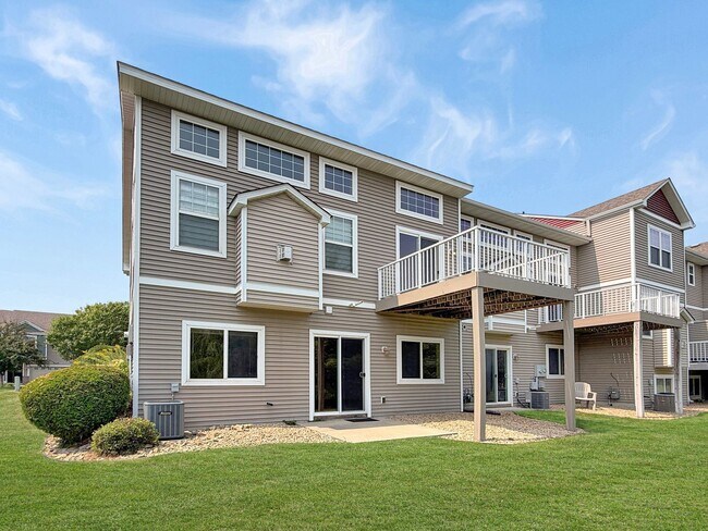 Building Photo - 15251 Maryland Ave