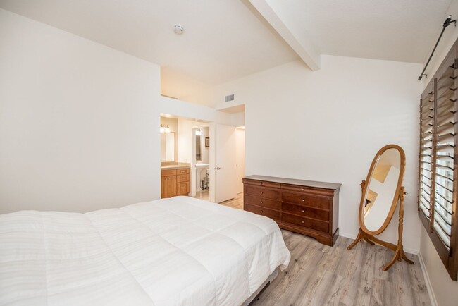 Building Photo - Corsica Villas: Upper 2 Bedroom 1 Bath Condo