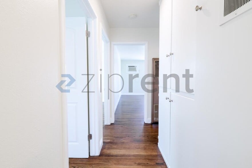 Building Photo - Unit 1