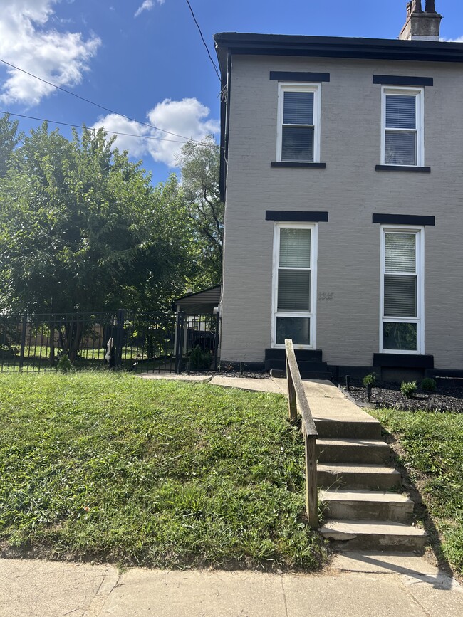 Primary Photo - 1315 Laidlaw Ave