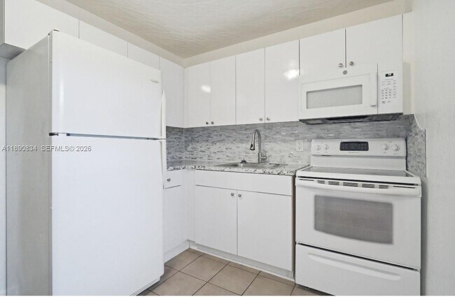 Building Photo - 4120 SW 19th St