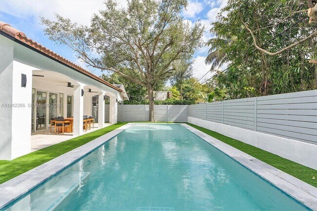 Building Photo - 58 NE 45th St