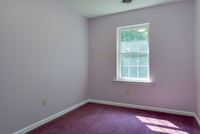 Building Photo - 80 Hillbrook Dr