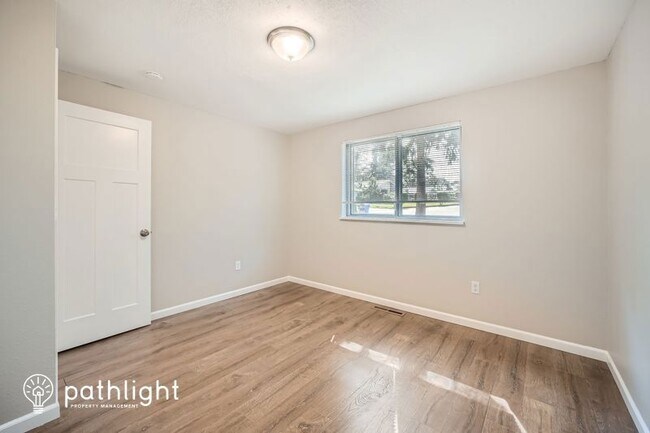 Building Photo - 8201 Woodbourne Dr SW