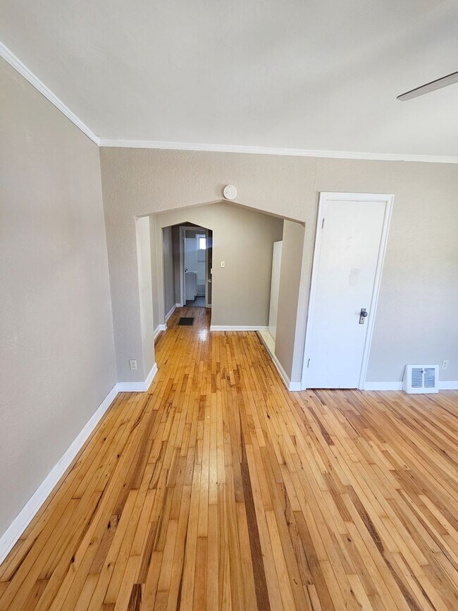 Building Photo - 5824 Grand Ave