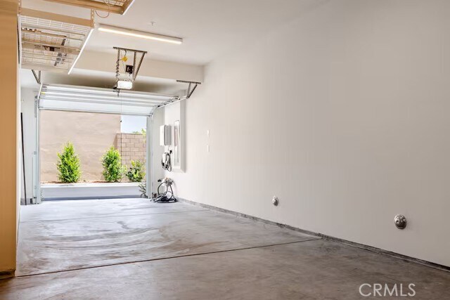 Building Photo - 243 S Sand Palm Dr