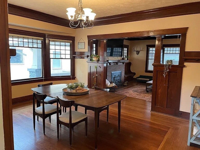 Building Photo - 237 Basin St SW