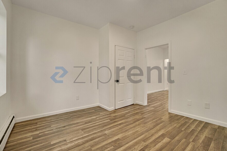 Building Photo - Unit 3R
