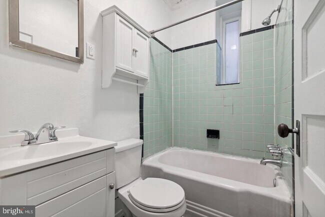 Building Photo - 257 S 46th St