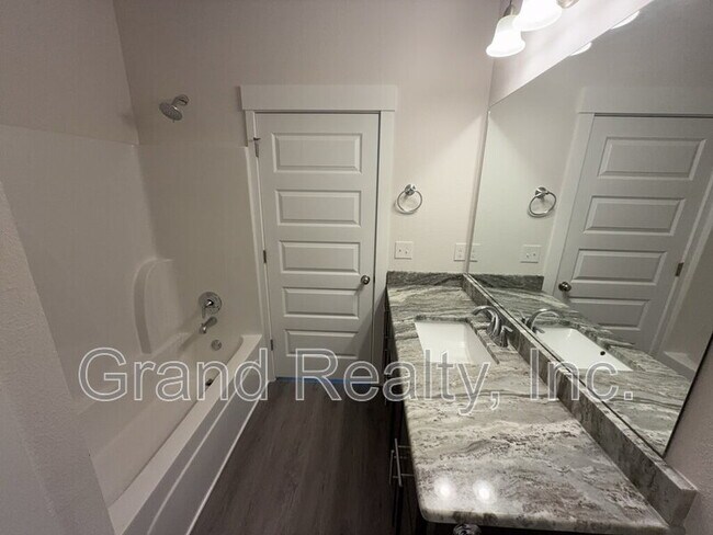 Building Photo - 5963 Cherry Hill Cir