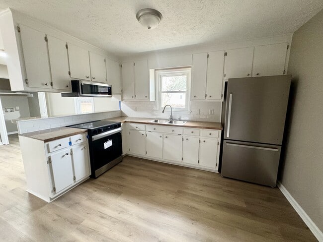 Building Photo - 1629 9th Ave