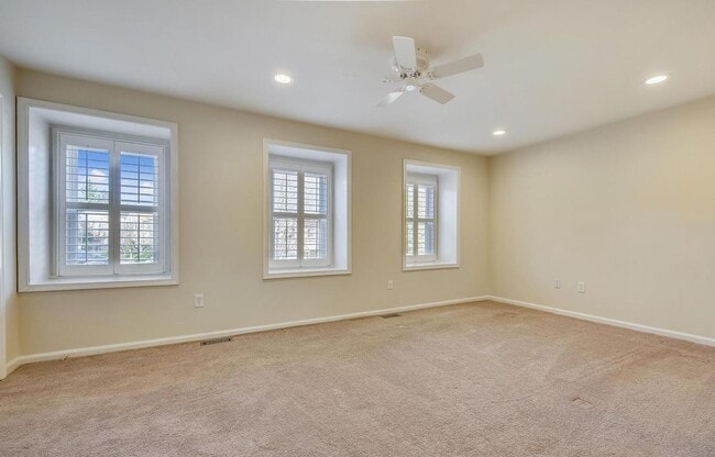 Building Photo - Fabulous 3BR/3.5BA Potomac Townhome, in In...
