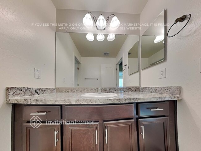 Building Photo - 3331 E Russell St