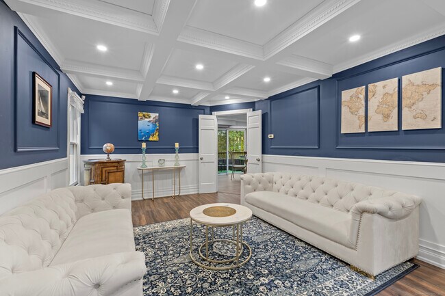 Building Photo - 36 Carriage House Dr