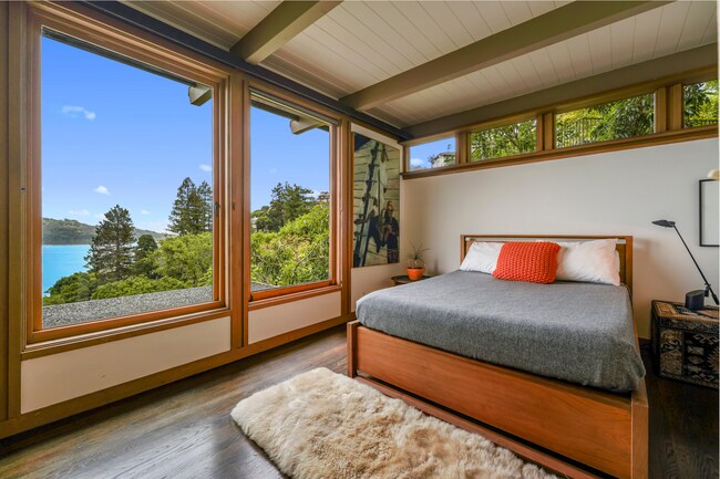 Building Photo - 285 Bayview Ave