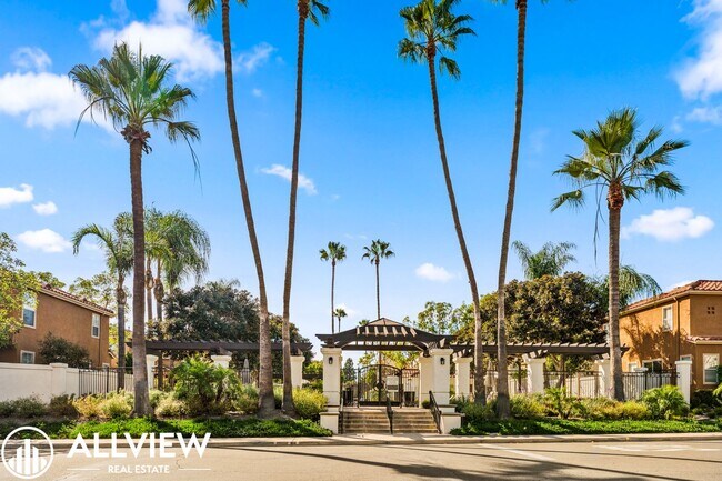 Building Photo - Beautiful 3 Bedroom, 2.5 Bathroom Home in the Heart of Tustin Ranch