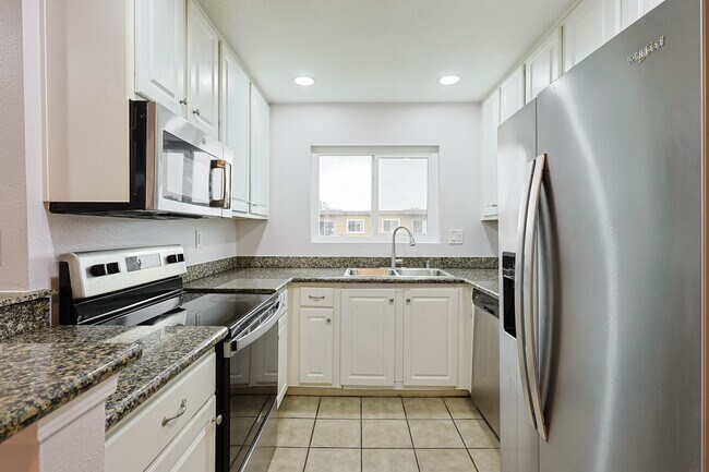 Building Photo - 2-Bed, 1.5-Bath Condo in Convenient El Cajon Location