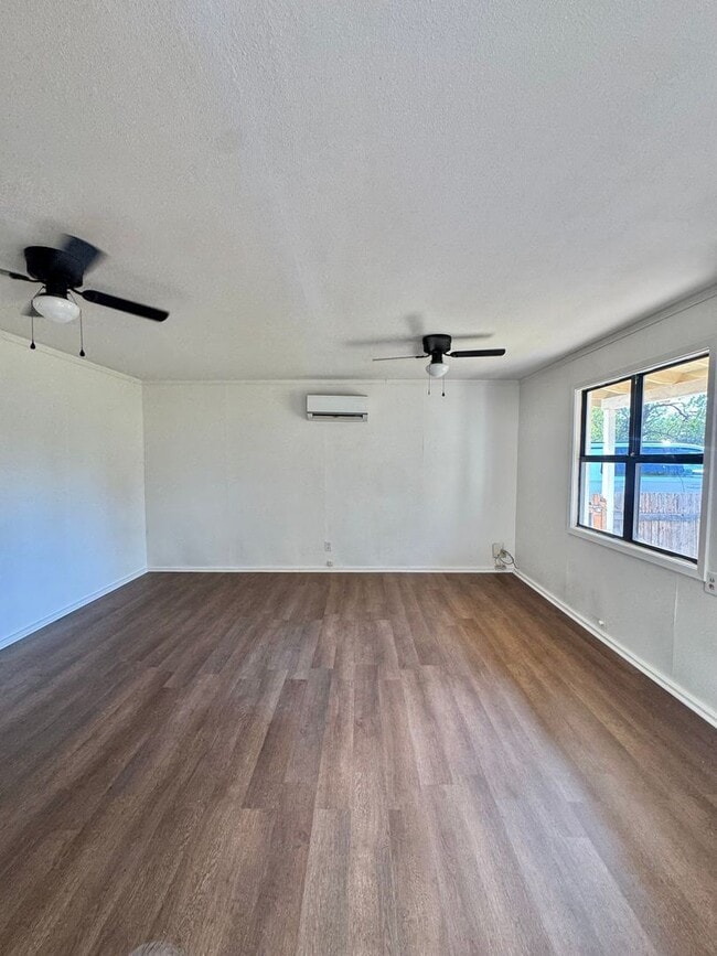 Building Photo - NOW AVAILABLE - Updated Studio Apartment w...