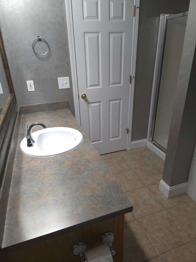 Building Photo - FOR RENT in NORTH COLUMBUS! Available NOW!