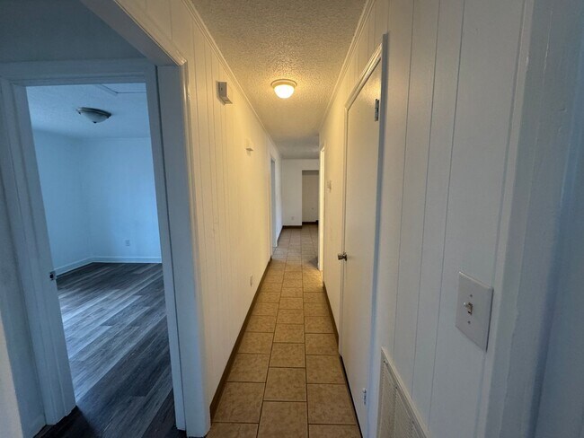 Building Photo - Move-in Ready!