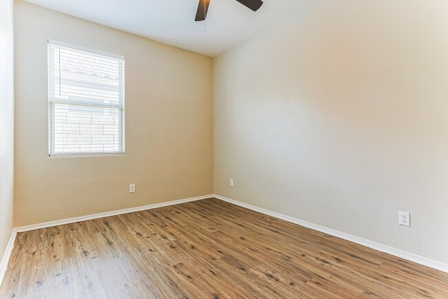 Building Photo - 42087 W Balsa Dr