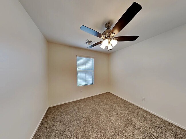 Building Photo - 327 N Sandal