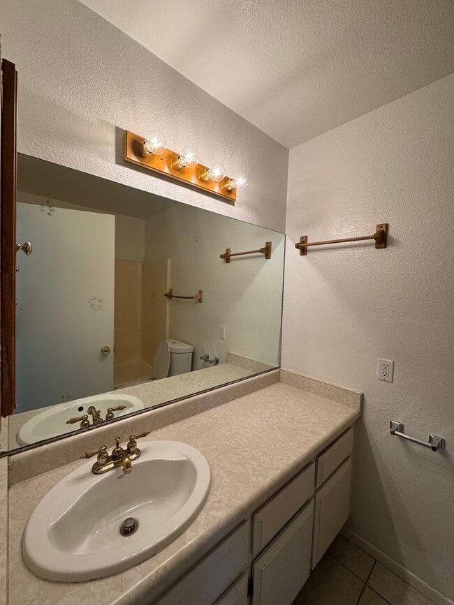 Building Photo - Home off the Green Tree Golf Course