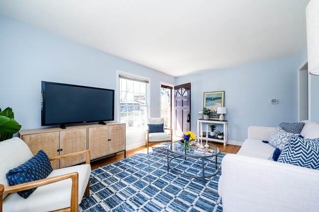 Building Photo - 511 Donna Dr