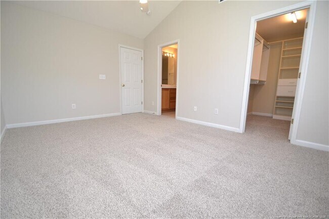 Building Photo - 1914 Sterling Hill Dr