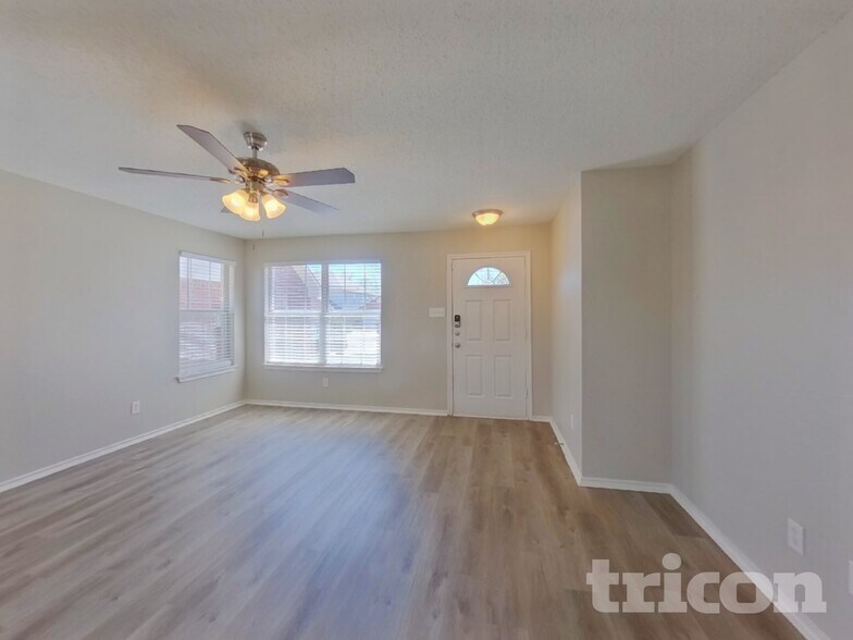 Building Photo - 10100 Chapel Oak Trail