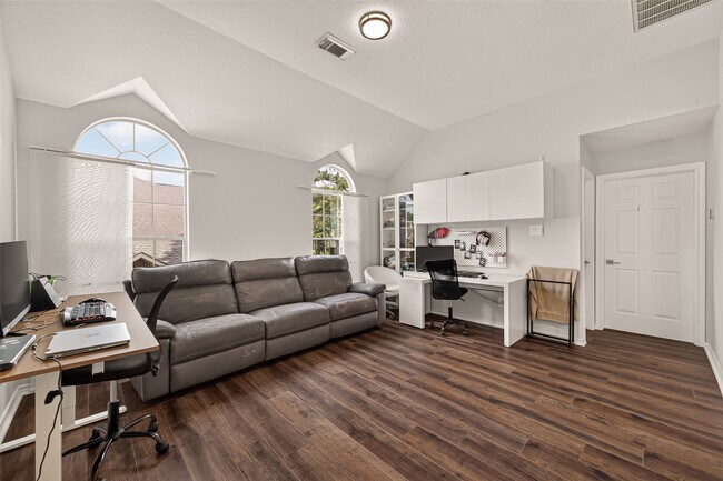 Building Photo - 6514 Kings Summit Dr