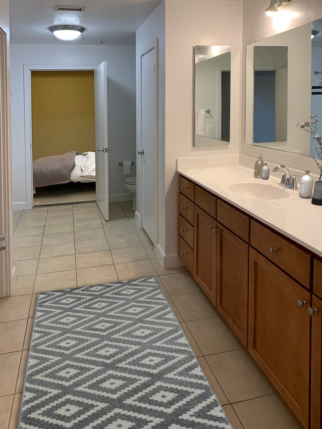 Bath - 400 Massachusetts Ave NW