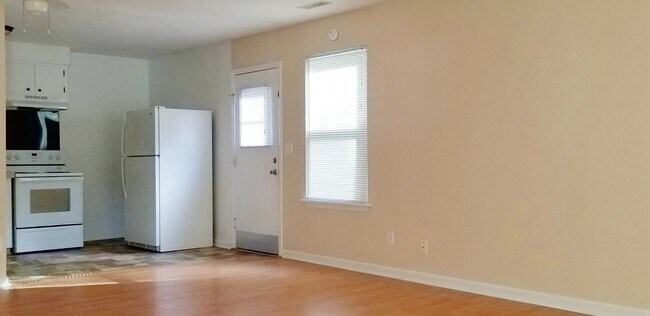 Building Photo - 805 Sandpiper Dr