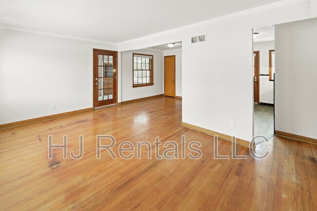 Building Photo - 1319 Chambers Rd