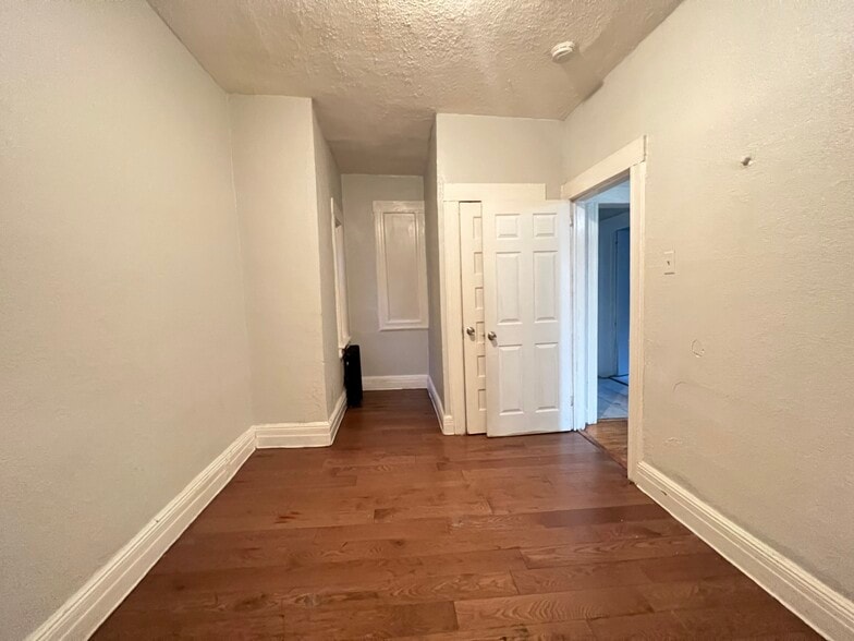 Building Photo - 122 Bergen Ave