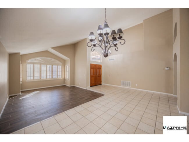 Building Photo - 926 W Wagner Dr