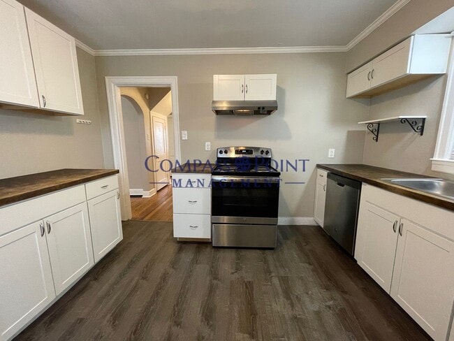 Building Photo - 4 bed 2 bath in Castlewood Park area/ Loud...