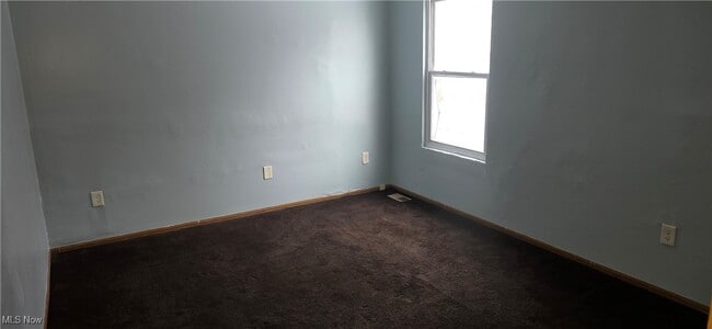 Building Photo - 3224 E 117th St