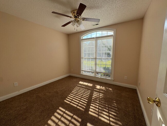 Building Photo - Available to show!
